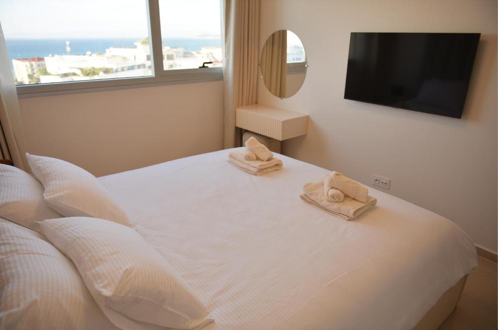 Bedroom with TV in Tanger City Center apartment